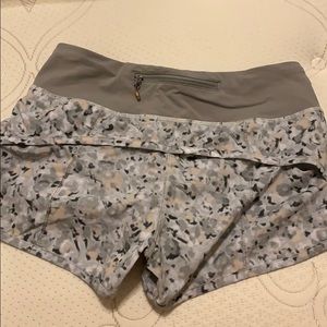NWOT Printed lulu speed shorts